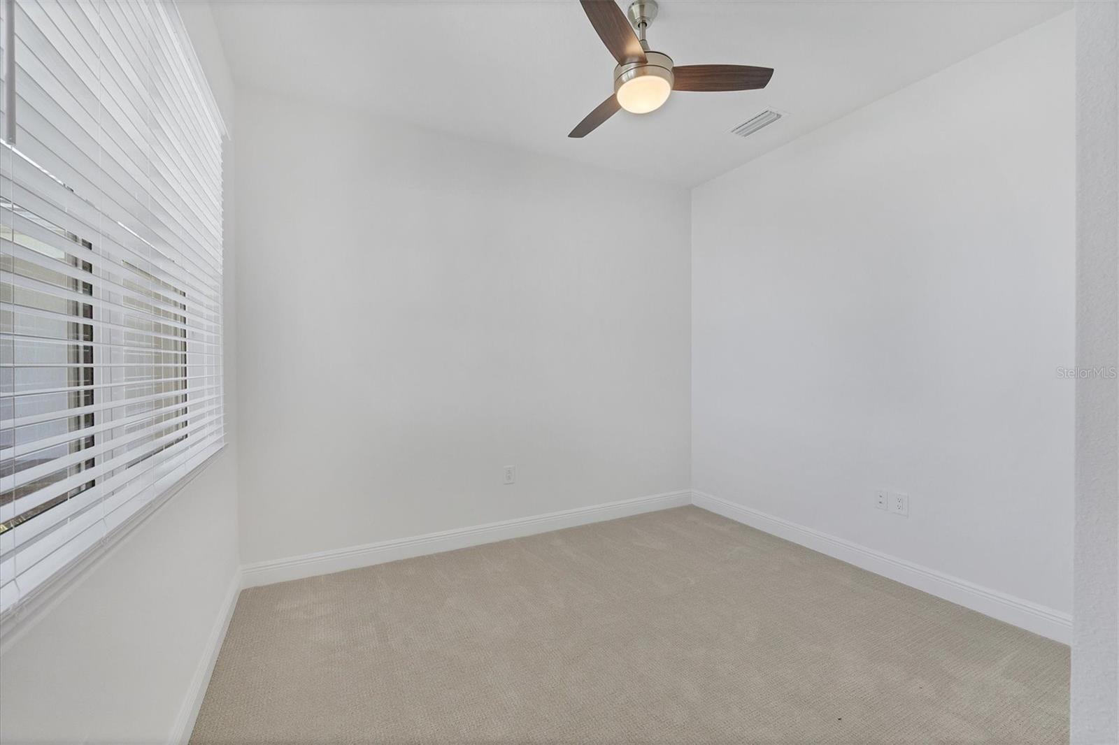 LAKEHOUSE COVE/WATERSIDE PHS 5 - Residential Lease