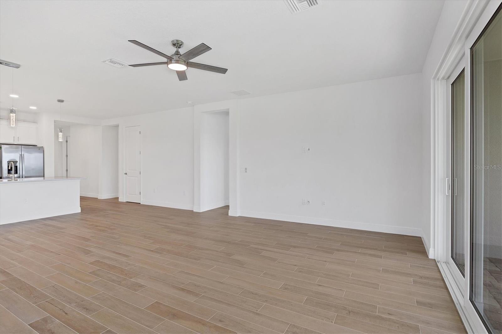 LAKEHOUSE COVE/WATERSIDE PHS 5 - Residential Lease