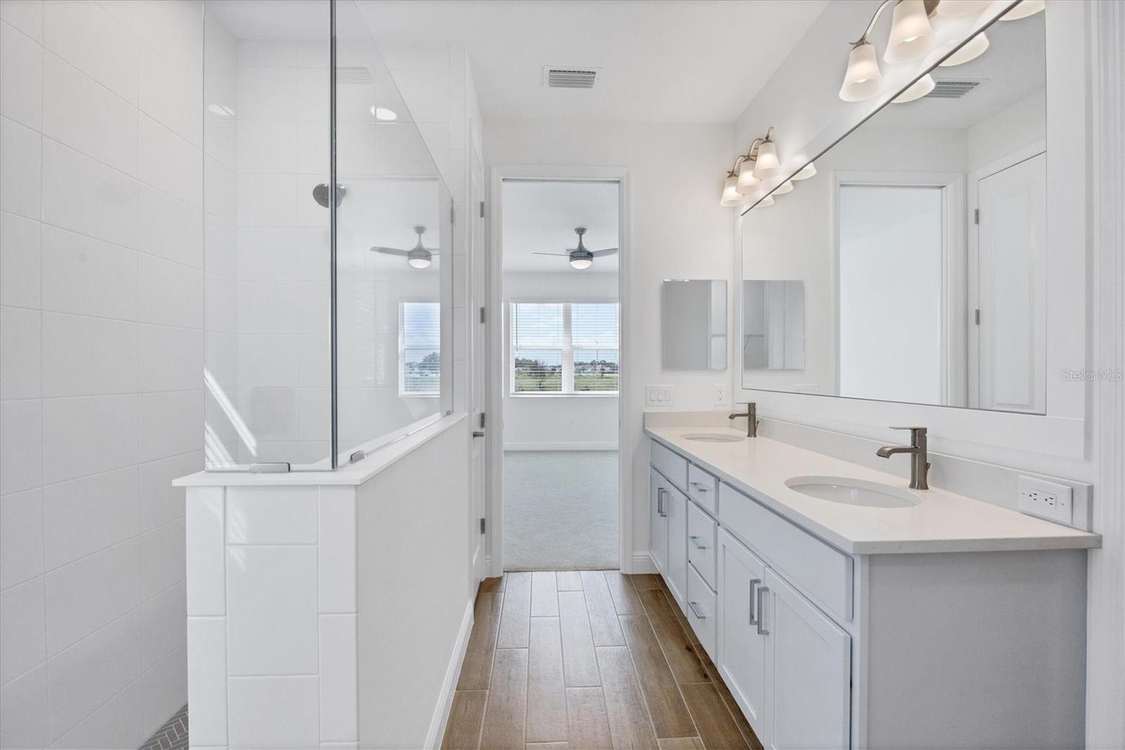 LAKEHOUSE COVE/WATERSIDE PHS 5 - Residential Lease