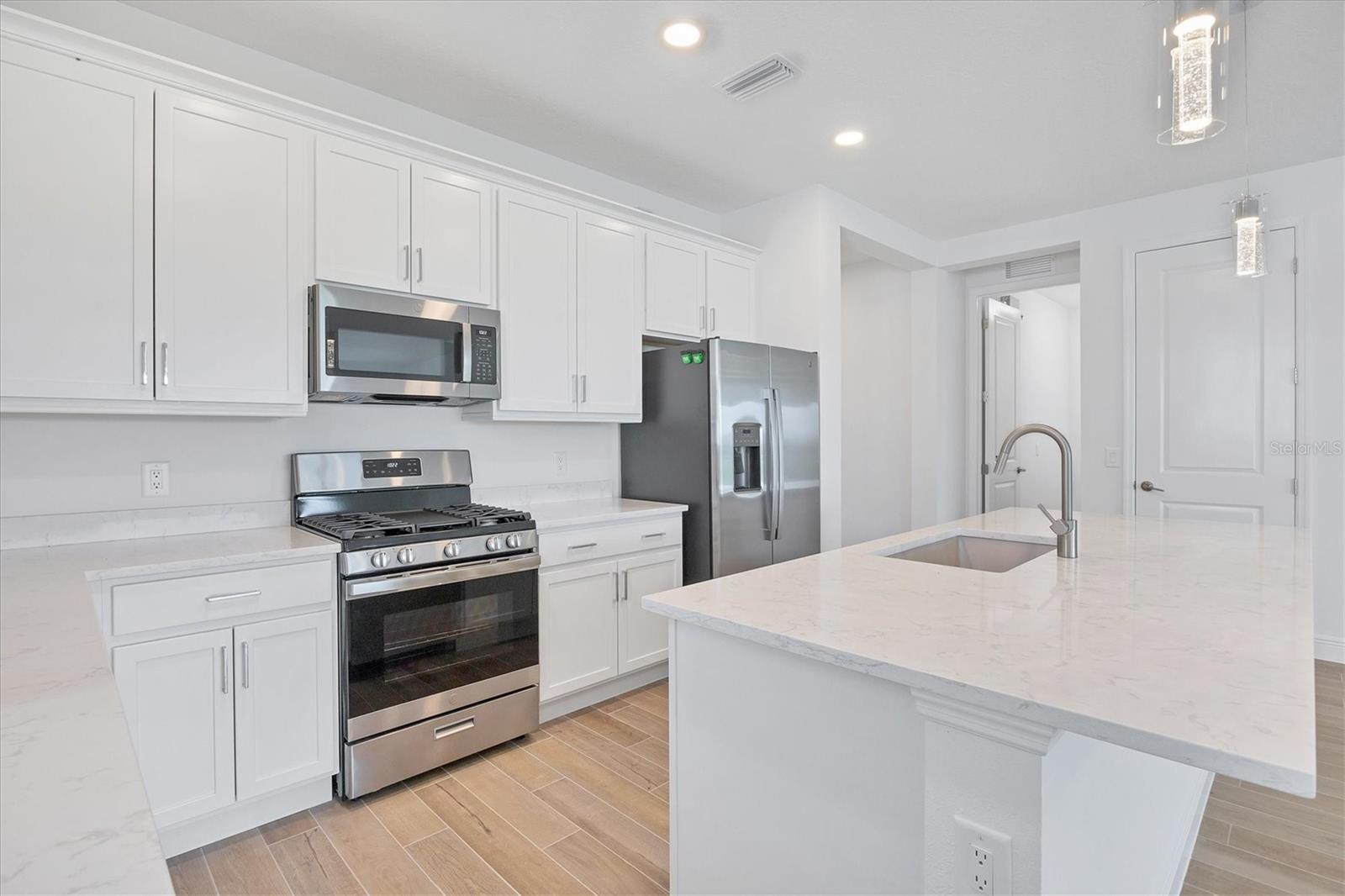 LAKEHOUSE COVE/WATERSIDE PHS 5 - Residential Lease