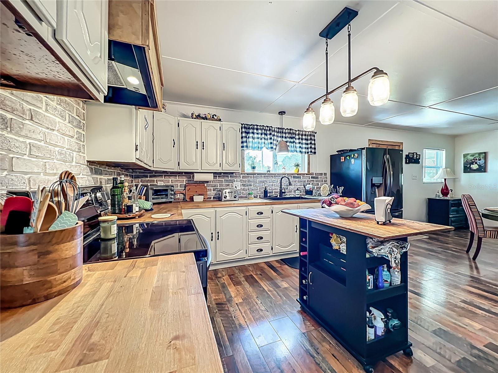 ACREAGE - Residential