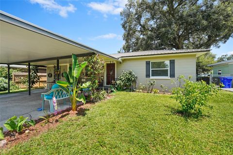 A home in LAKELAND