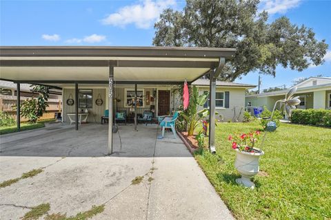 A home in LAKELAND