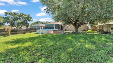 A home in LAKELAND