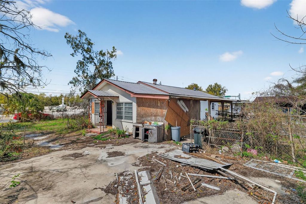 Photo of 1304 Turkey Creek Road, Plant City, FL 33566 (MLS # A4685134)