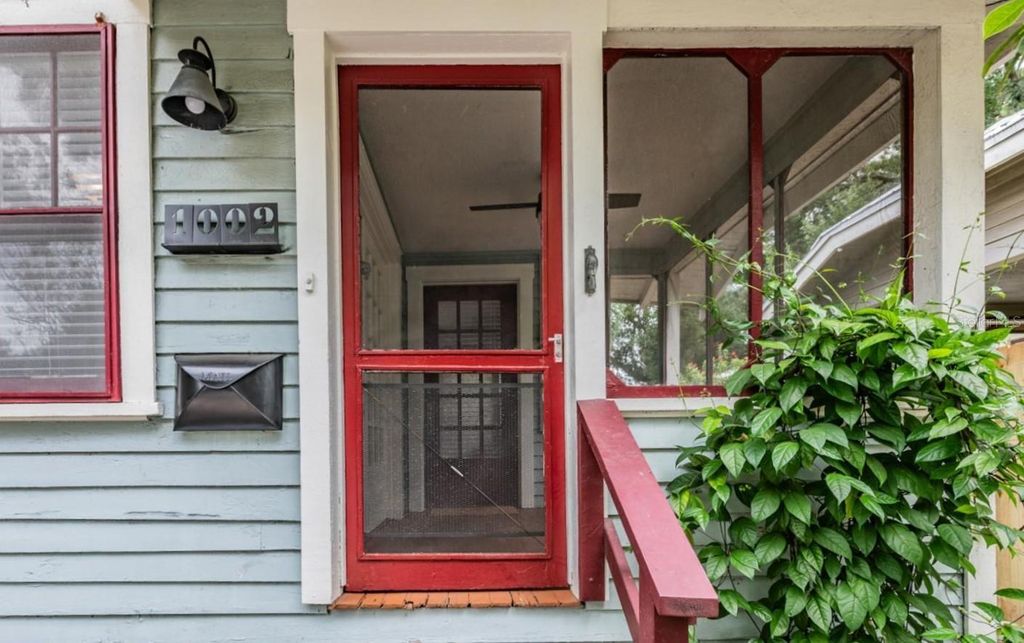 Photo of 1002 E Crenshaw Street, Tampa, FL 33604 (MLS # TB8480081)