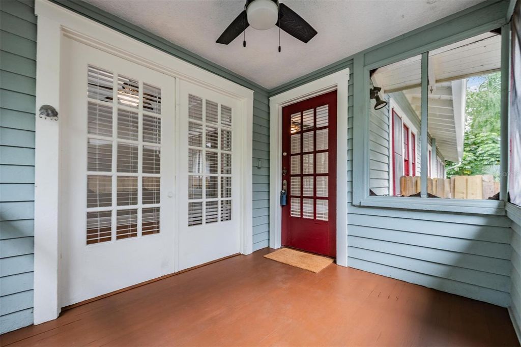 Photo of 1002 E Crenshaw Street, Tampa, FL 33604 (MLS # TB8480081)