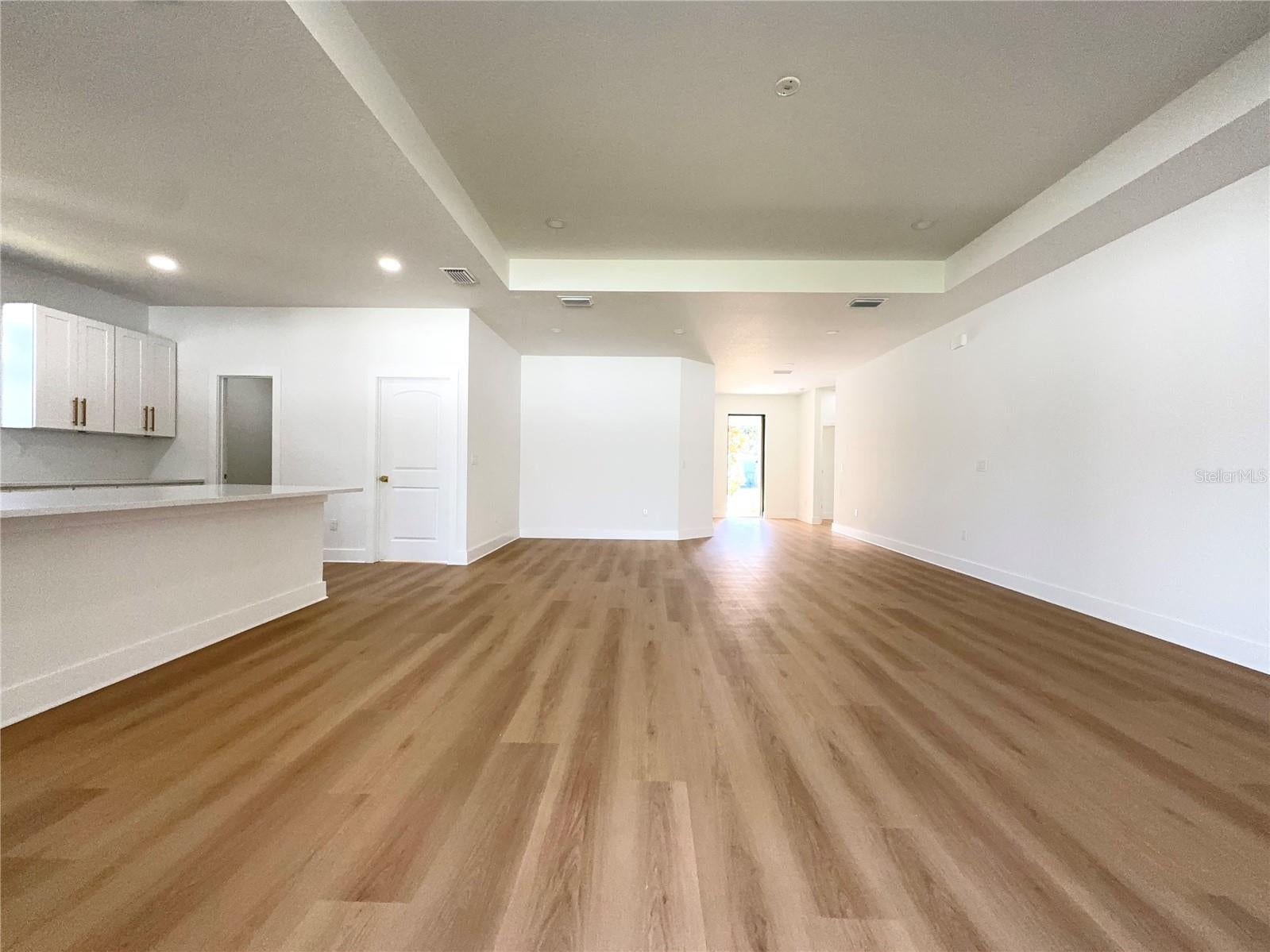 707 W COUNTRY CLUB DRIVE