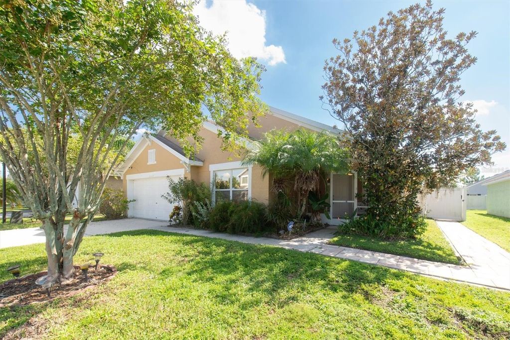 Photo of 8249 Peak Avenue, Lakeland, FL 33810 (MLS # TB8423309)