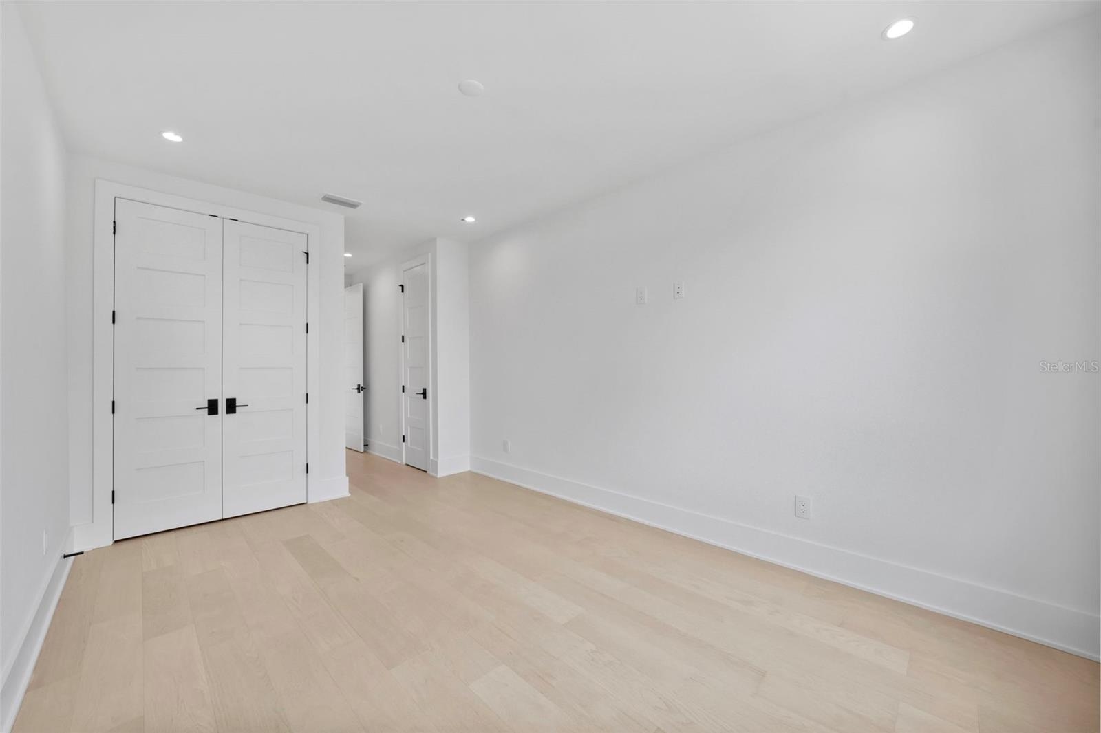 ROSS AT THE HEIGHTS TOWNHOMES - Residential Lease