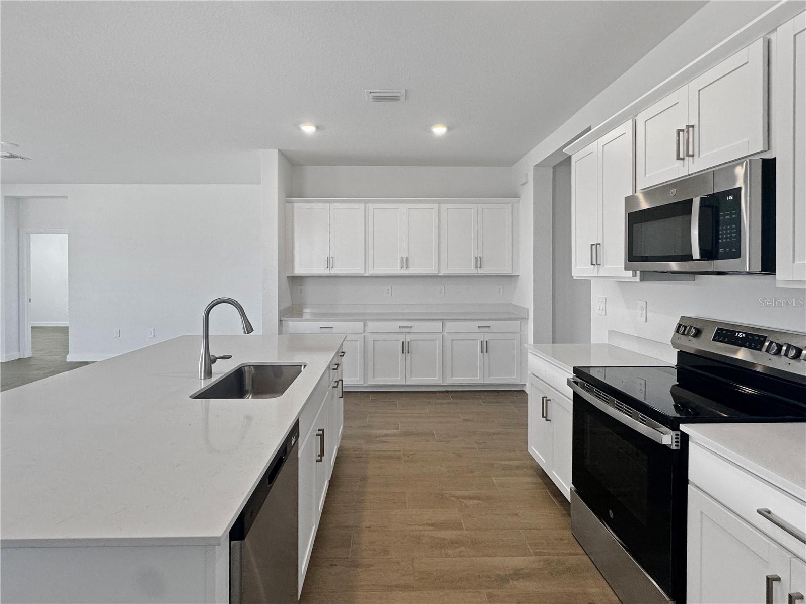 HARBOR EAST - Residential