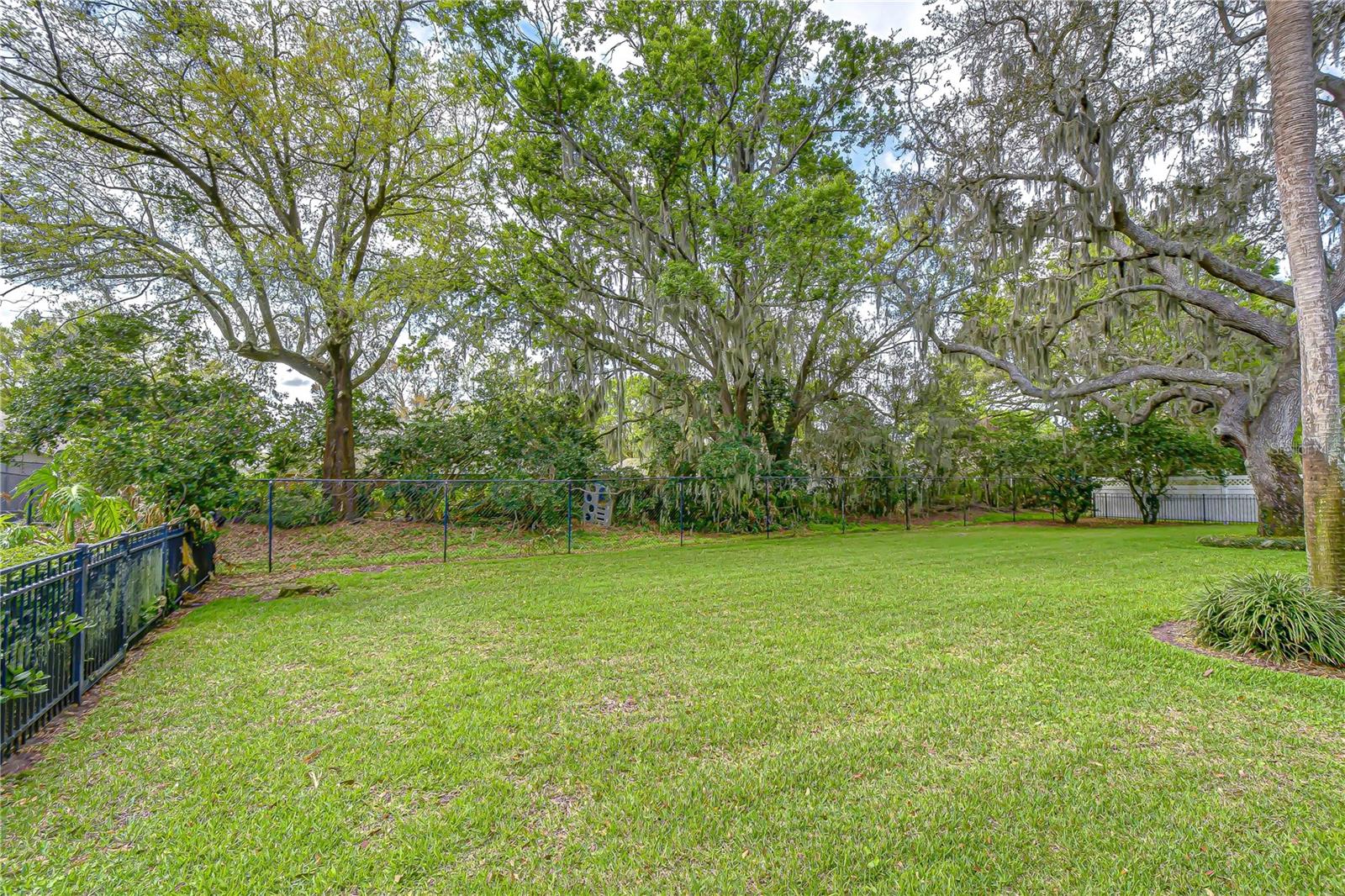 CANTERBURY OAKS - Residential