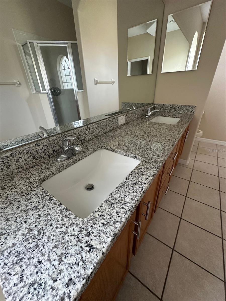 HUNTCLIFF PARK 51 48 - Residential