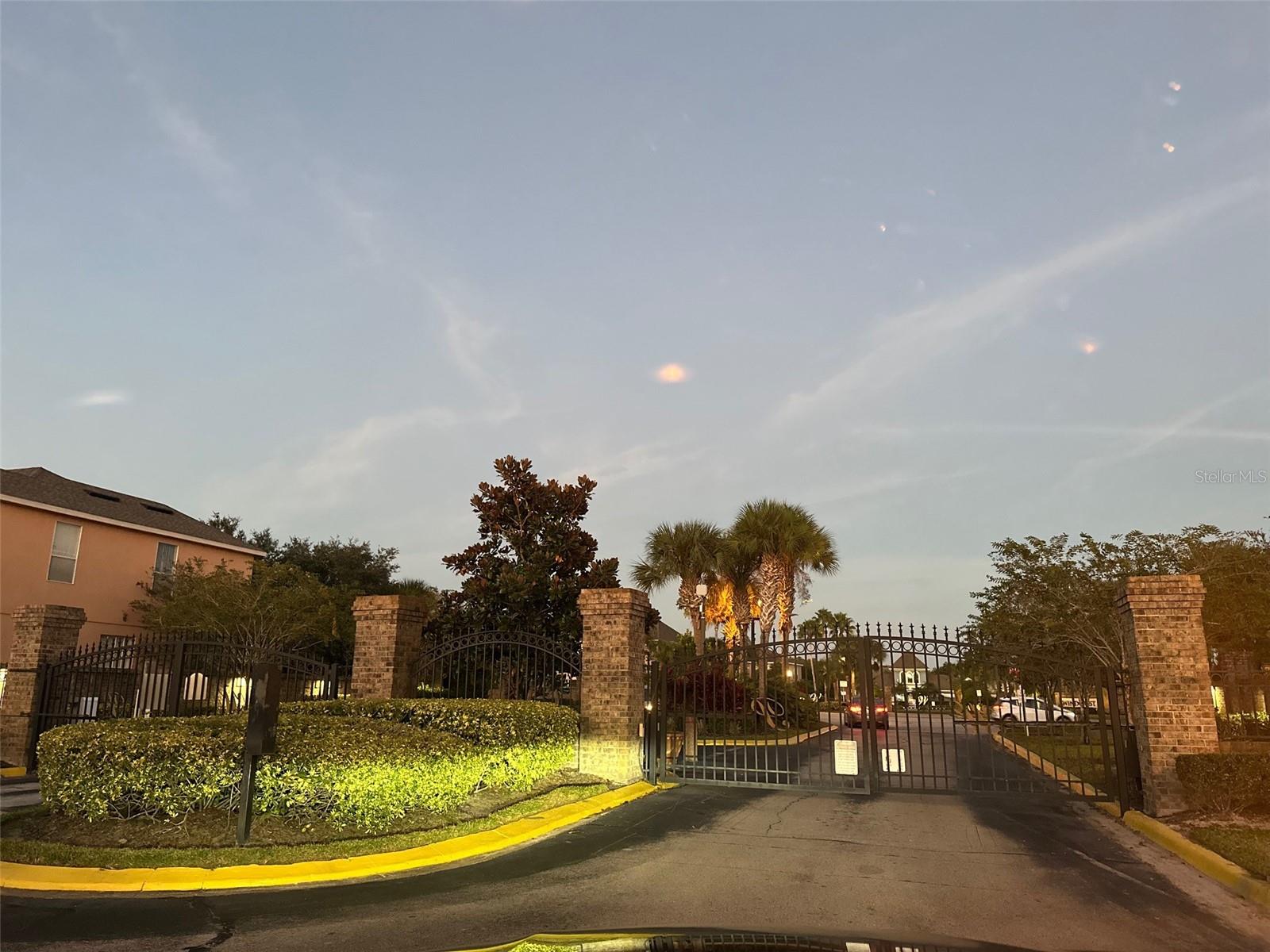 HUNTCLIFF PARK 51 48 - Residential