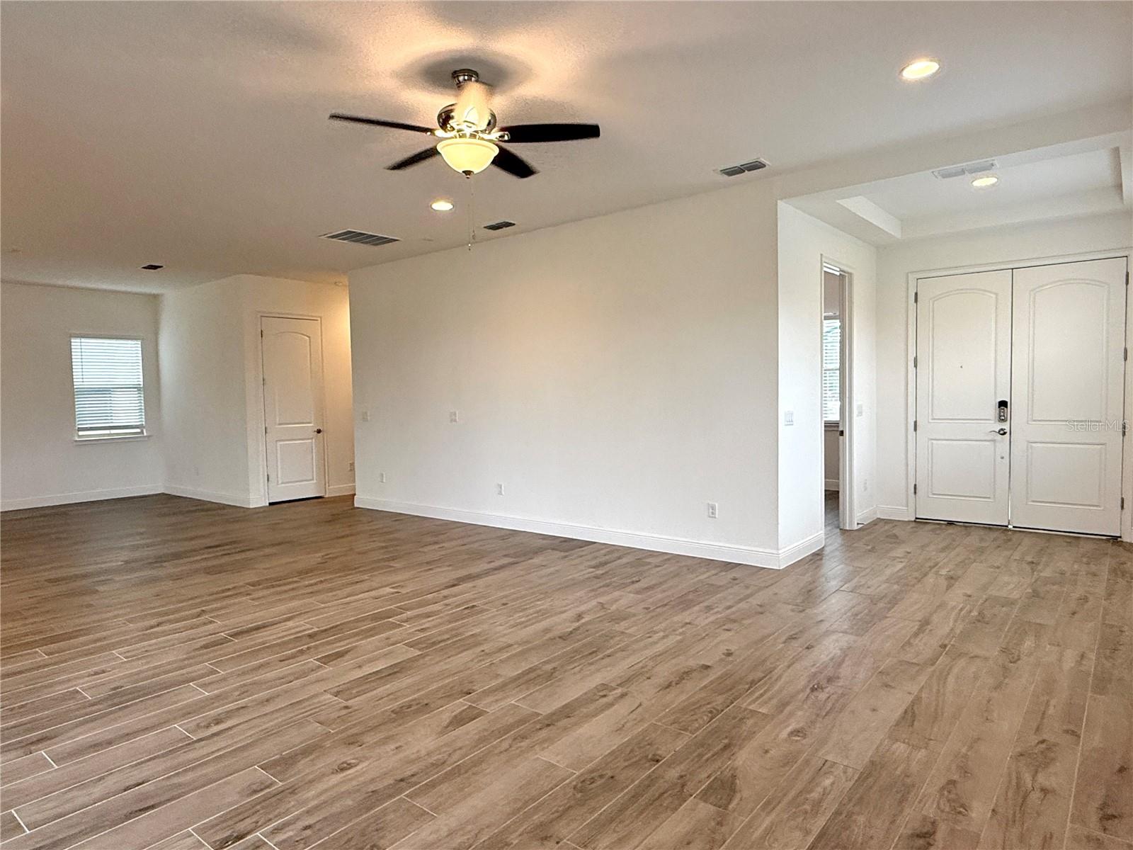 TWIN LAKES PH 8 - Residential Lease