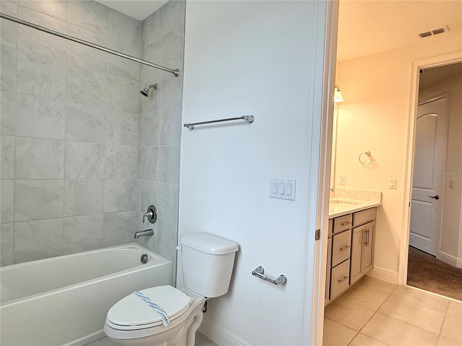 TWIN LAKES PH 8 - Residential Lease