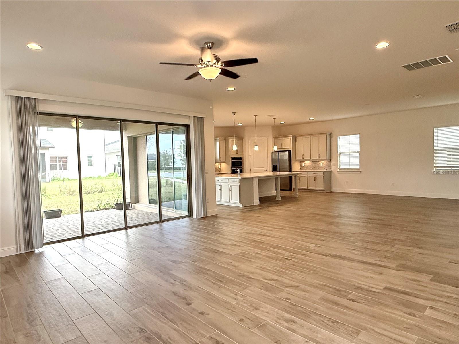 TWIN LAKES PH 8 - Residential Lease