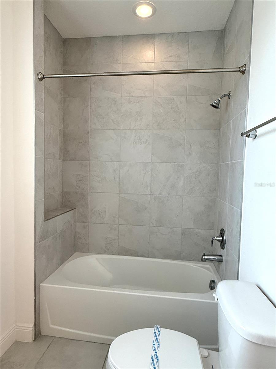 TWIN LAKES PH 8 - Residential Lease