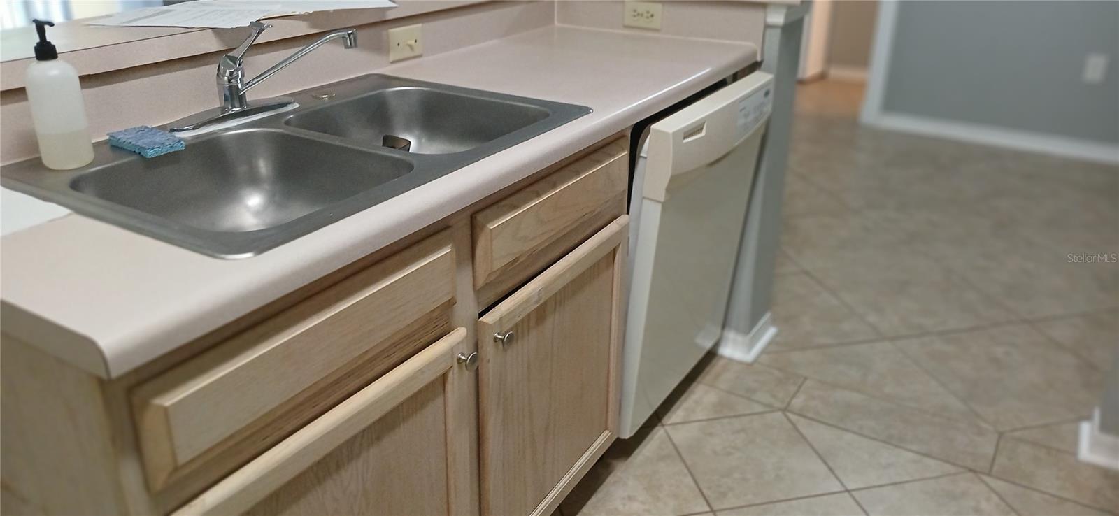 THE PINNACLE AT CARROLLWOOD A - Residential Lease