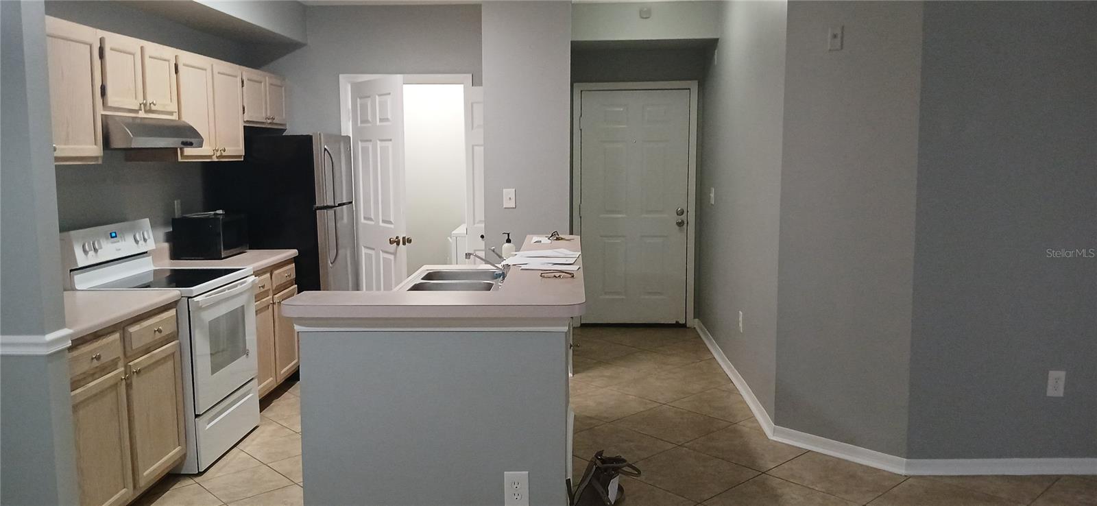 THE PINNACLE AT CARROLLWOOD A - Residential Lease