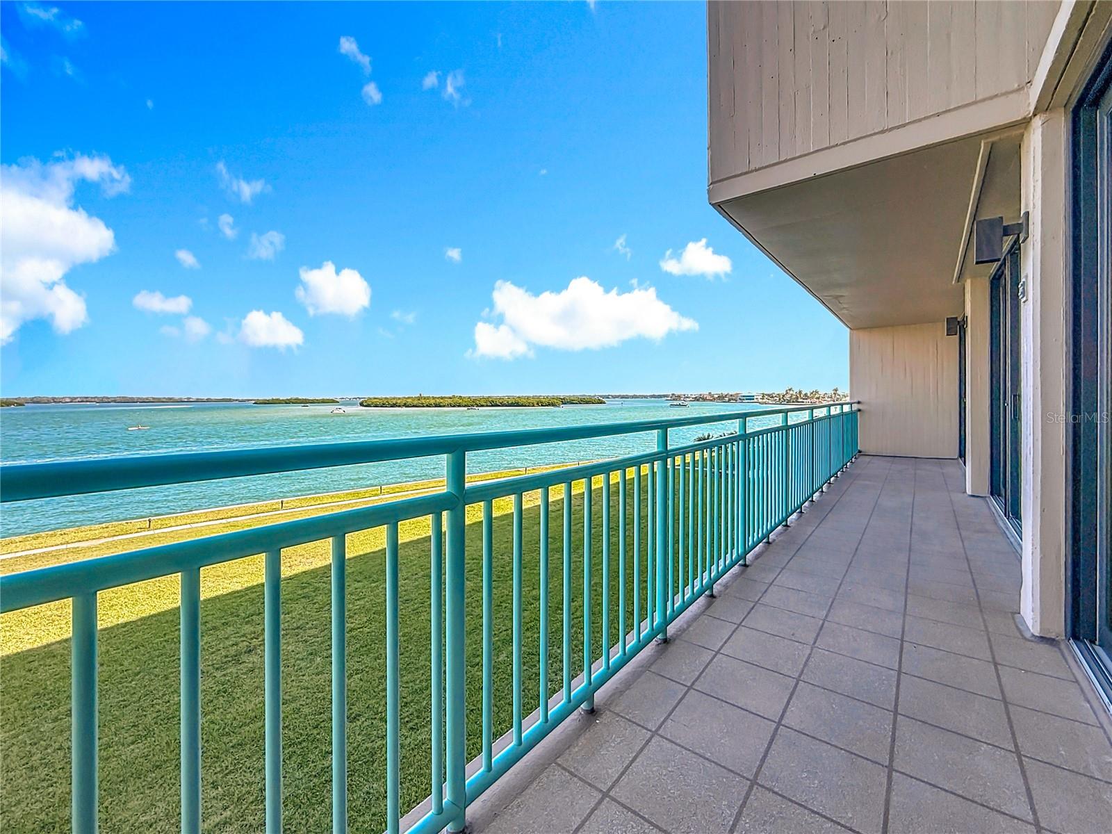 KEY CAPRI CONDO - Residential