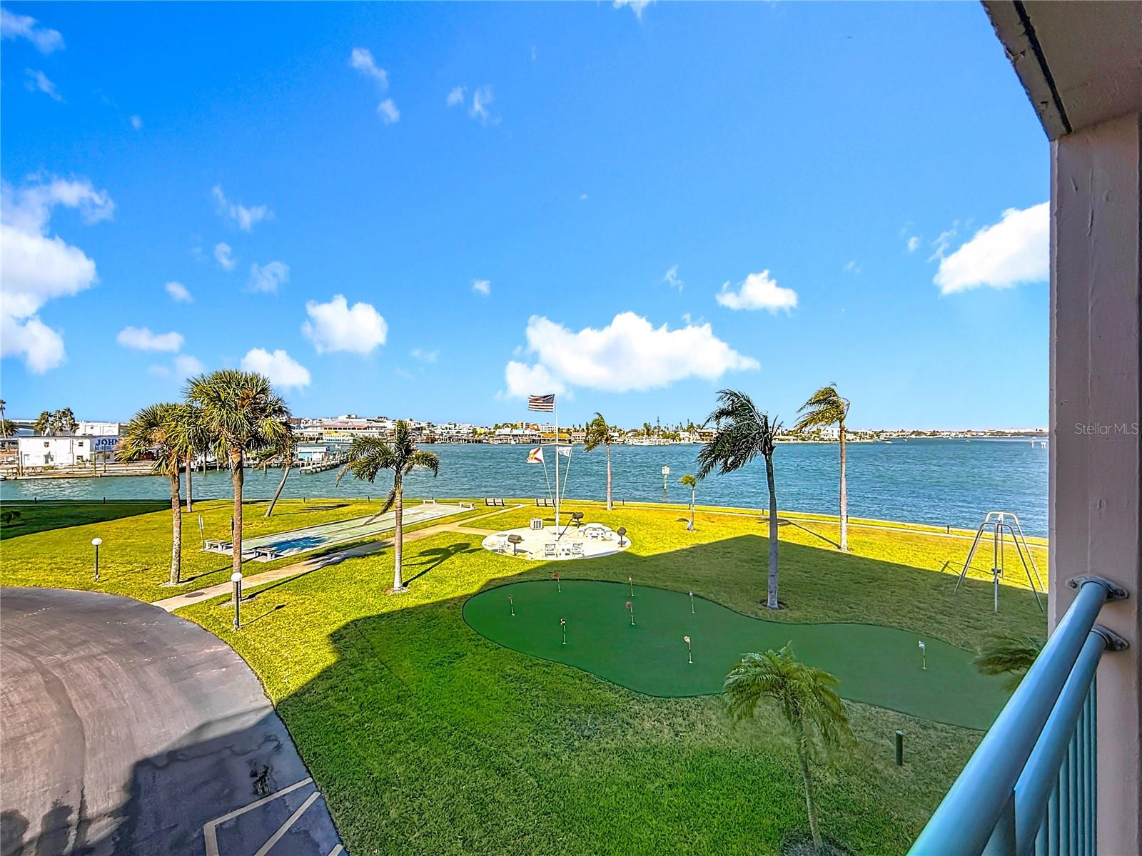 KEY CAPRI CONDO - Residential