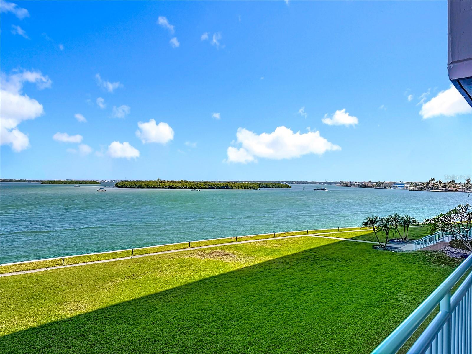 KEY CAPRI CONDO - Residential