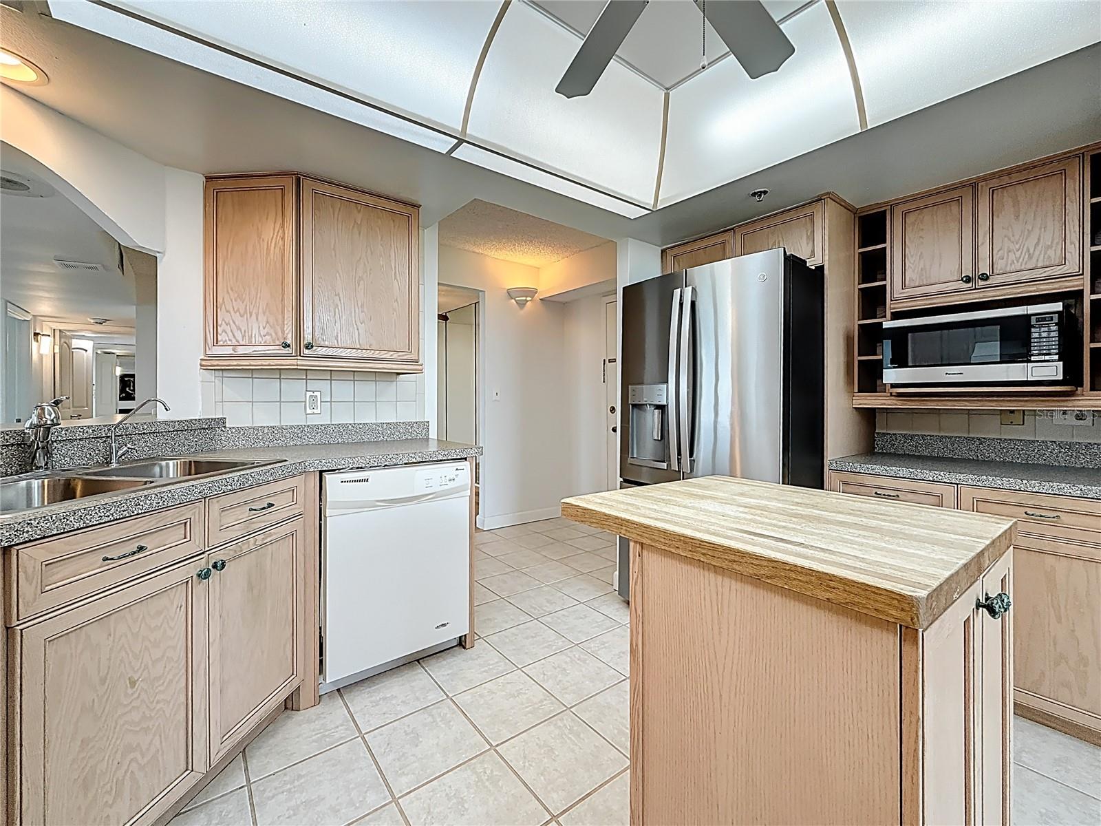 KEY CAPRI CONDO - Residential