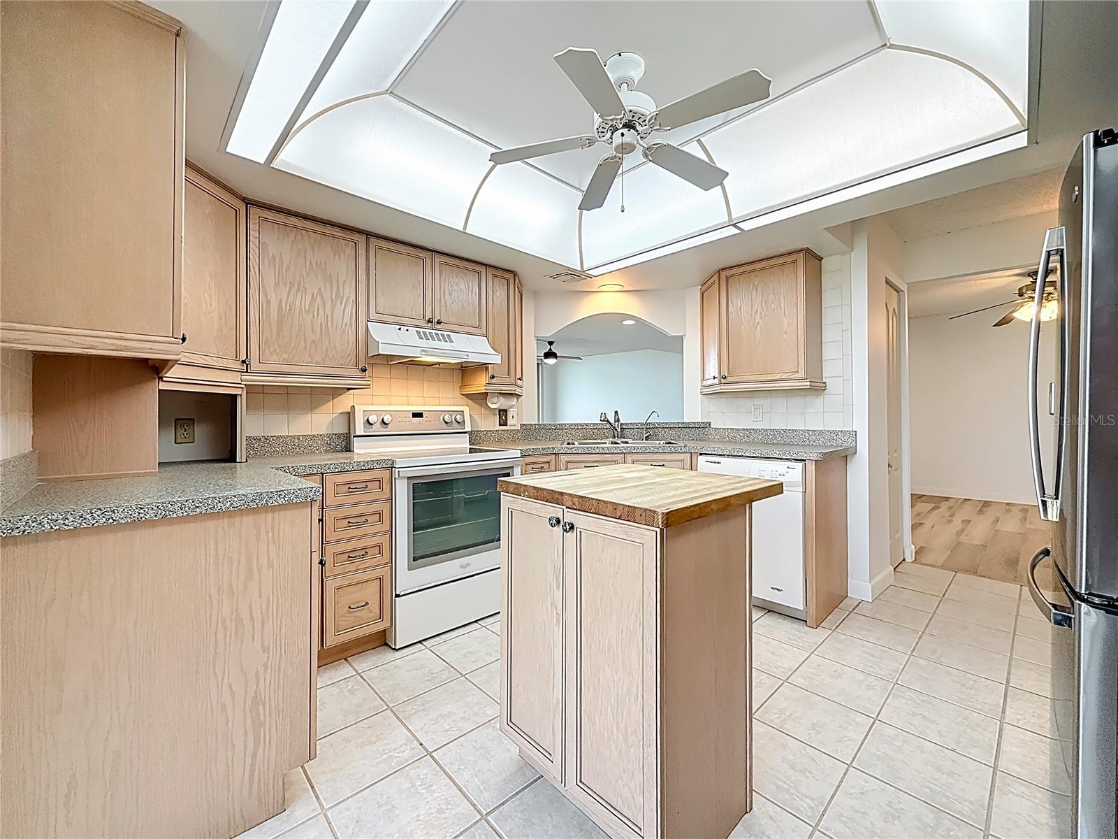 KEY CAPRI CONDO - Residential