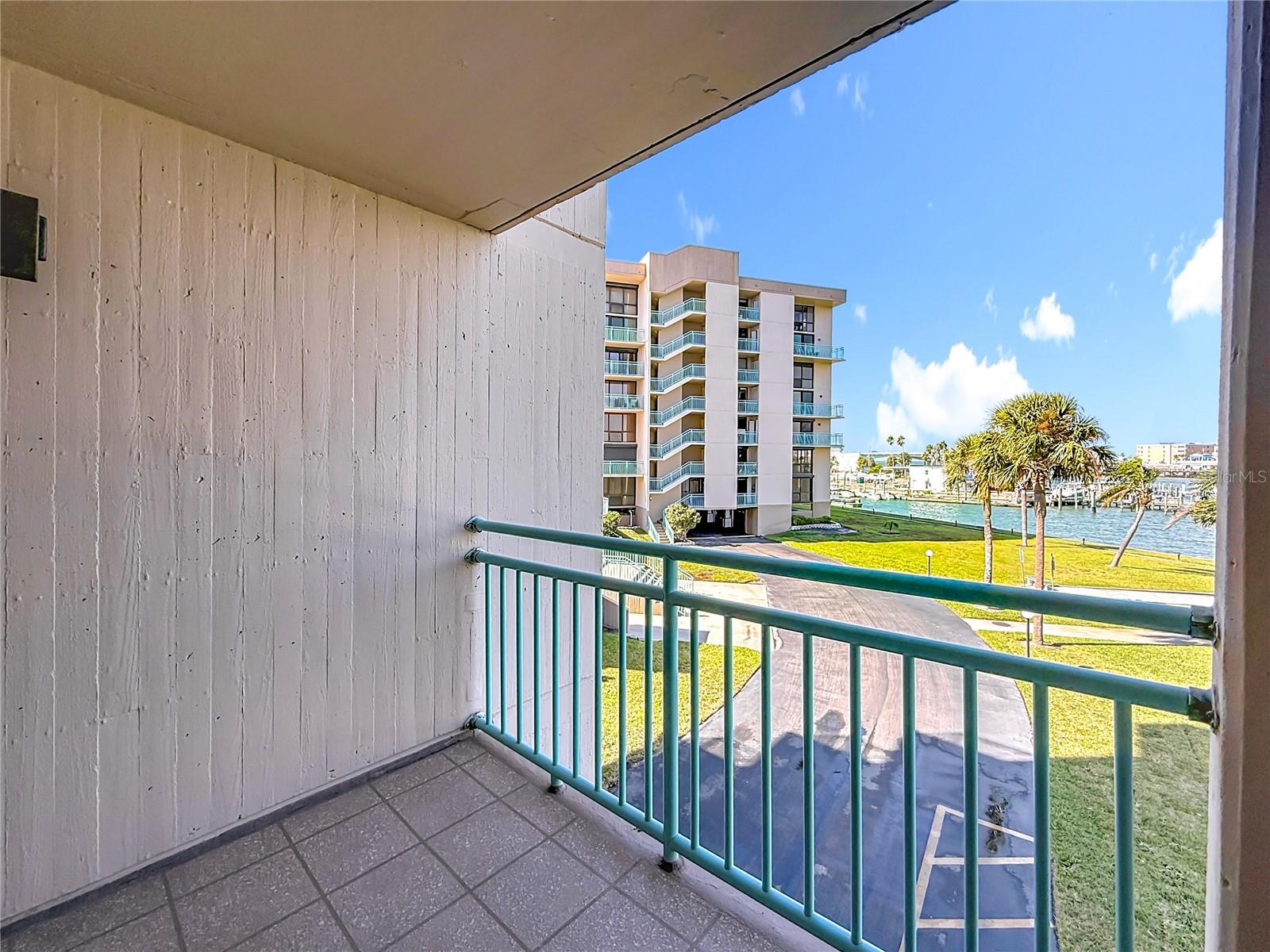 KEY CAPRI CONDO - Residential