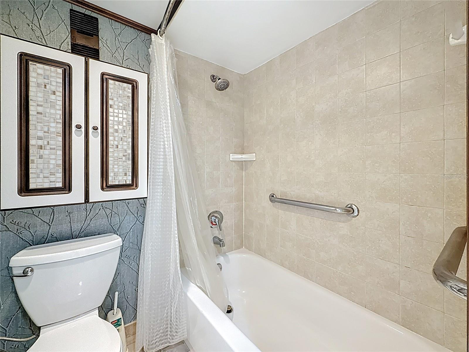 KEY CAPRI CONDO - Residential