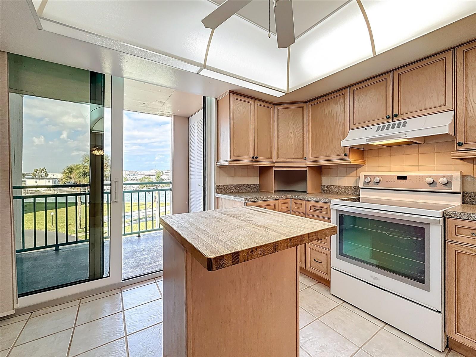 KEY CAPRI CONDO - Residential