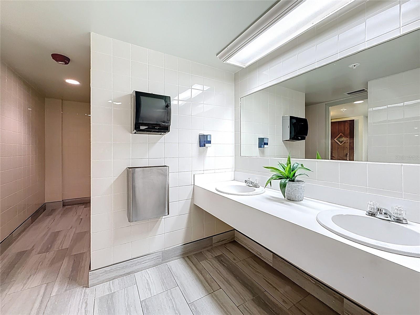 KEY CAPRI CONDO - Residential