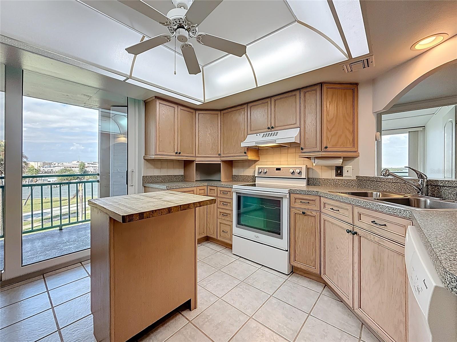 KEY CAPRI CONDO - Residential