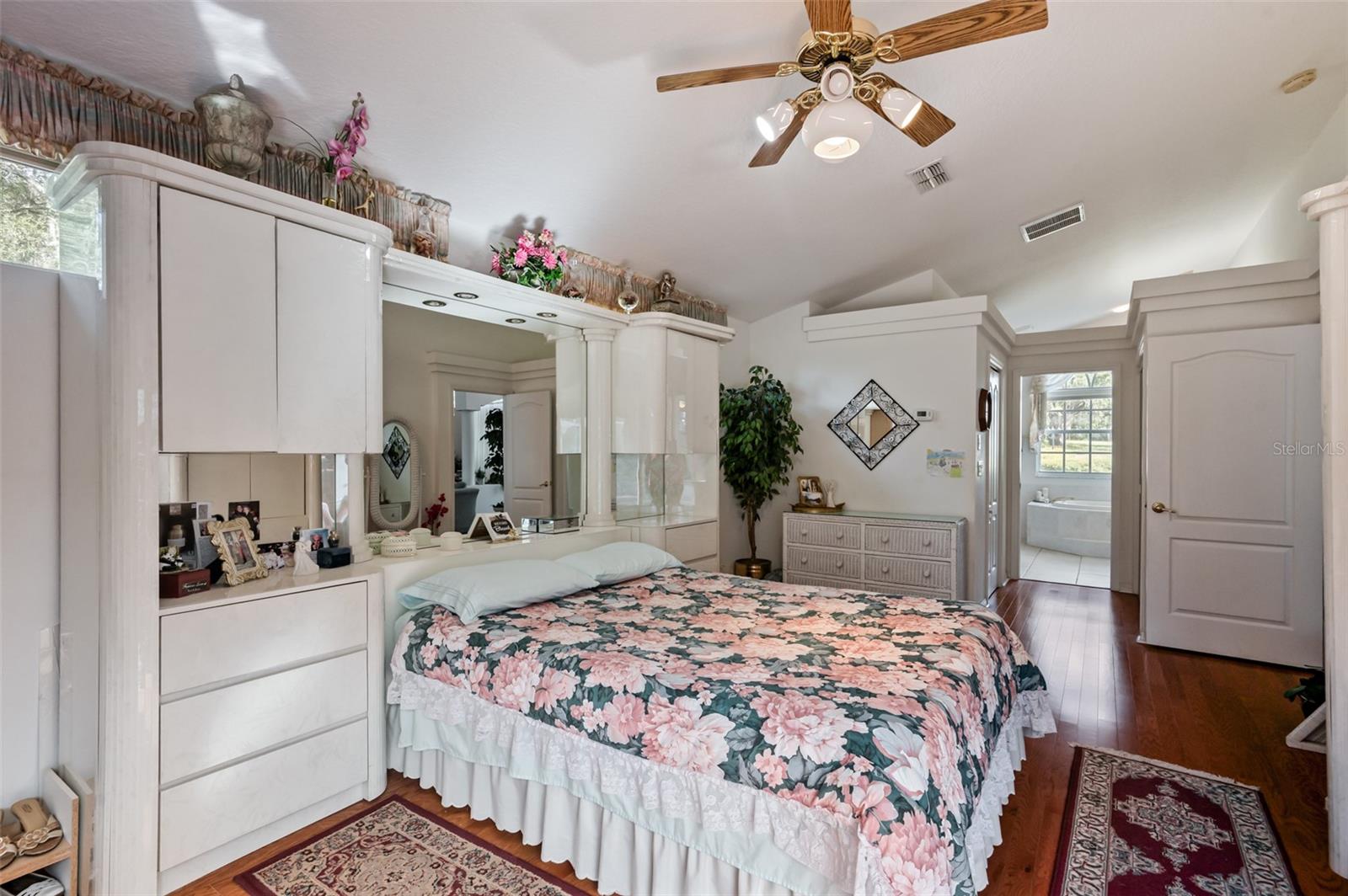 RAINBOW WOODS - Residential