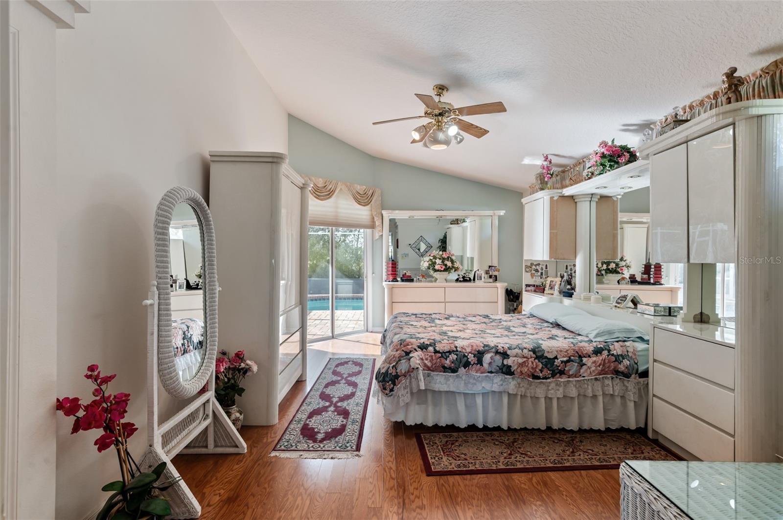 RAINBOW WOODS - Residential