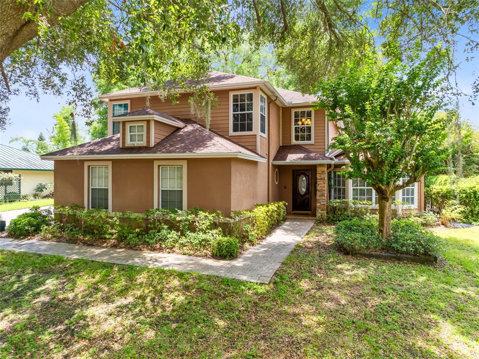 556 LAKE AVENUE