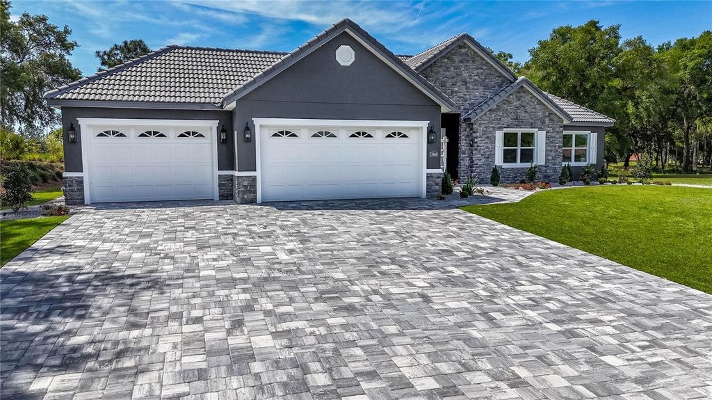 Photo of 17694 SW 61st Lane Road, Dunnellon, FL 34432 (MLS # O6355589)