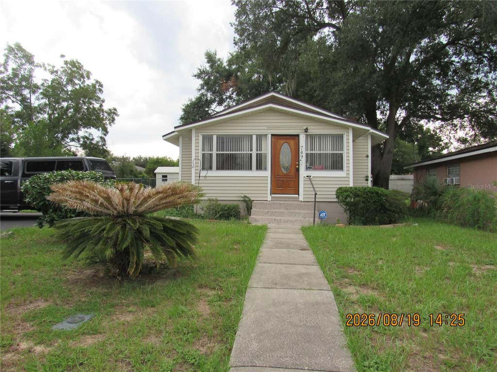 Photo of 749 E Montrose Street, Clermont, FL 34711 (MLS # G5116695)