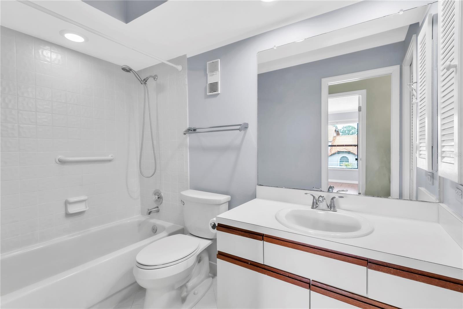 EUROPA OF COUNTRYSIDE CONDO - Residential Lease