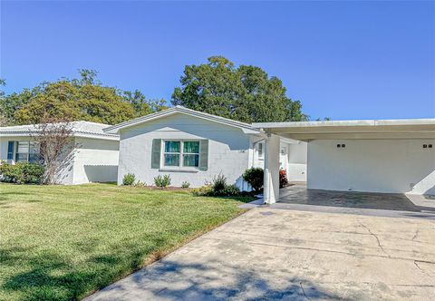 A home in LAKELAND