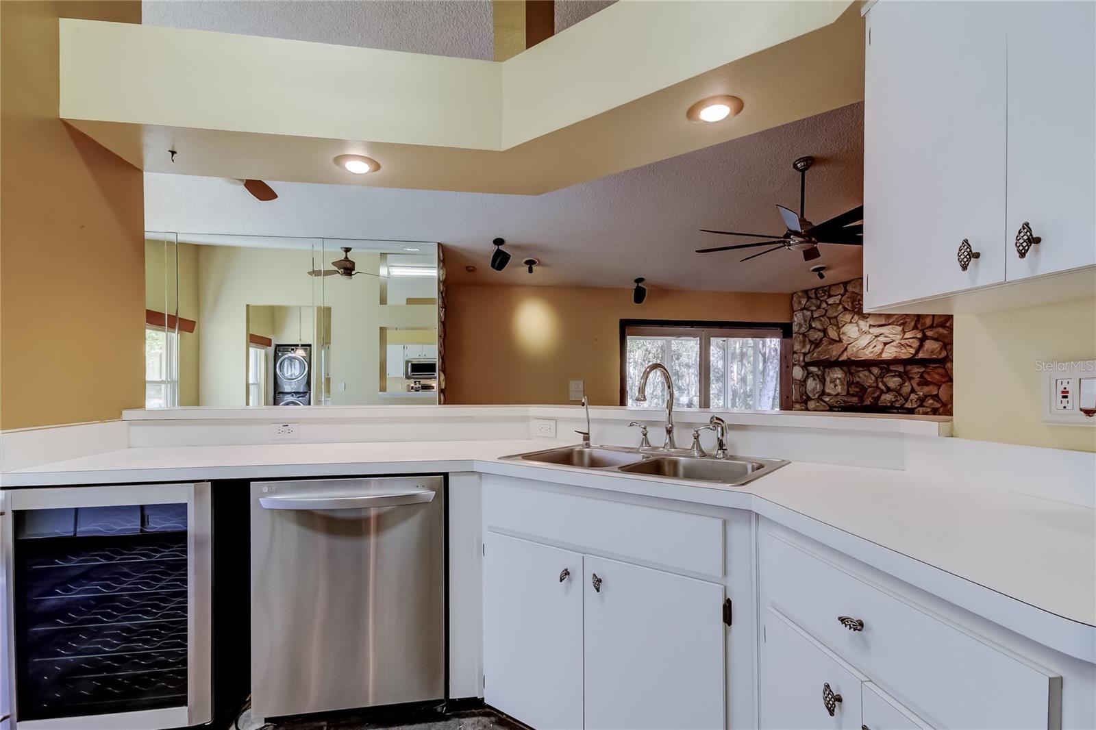 CREEKSIDE - Residential