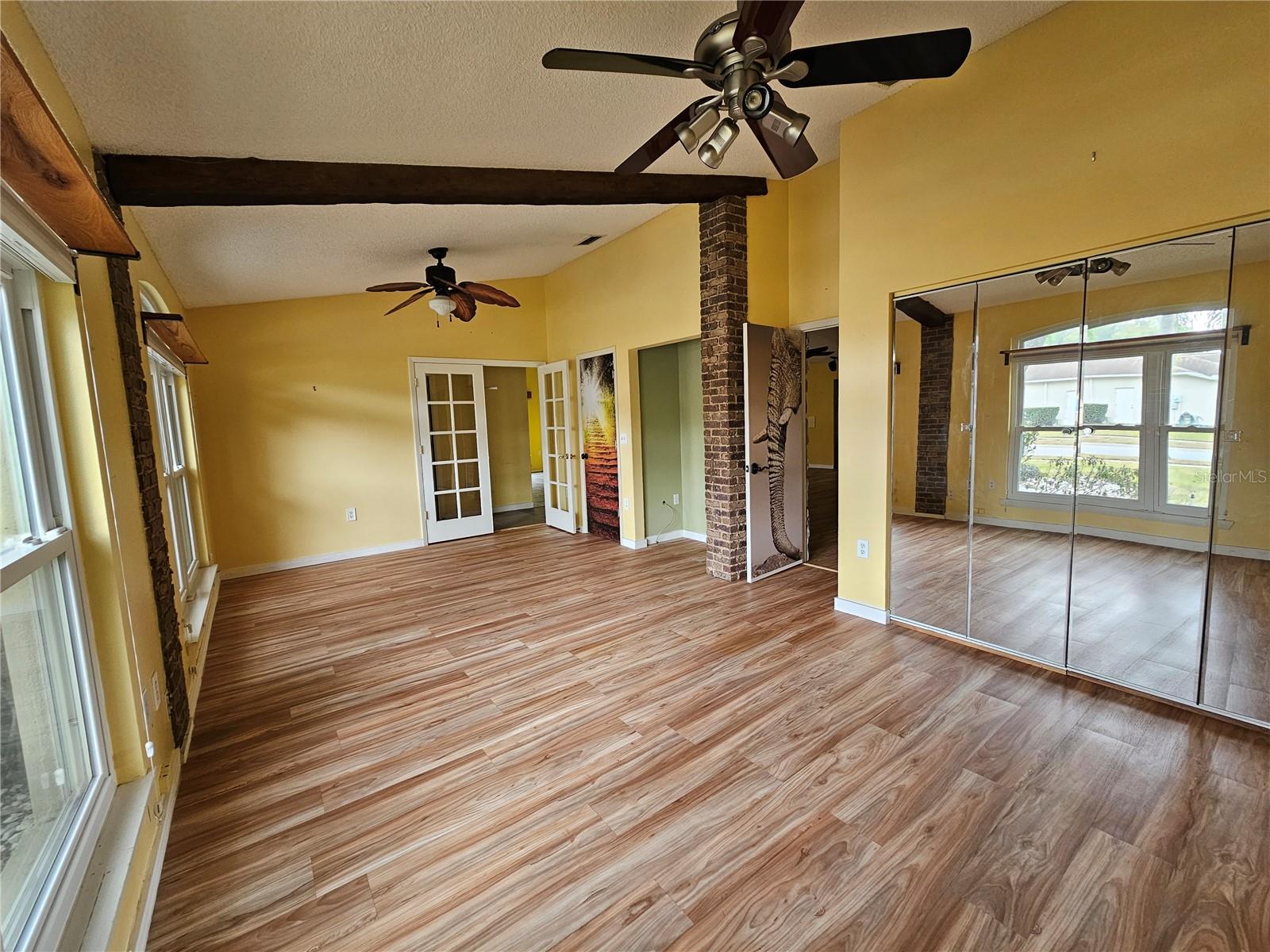 CREEKSIDE - Residential