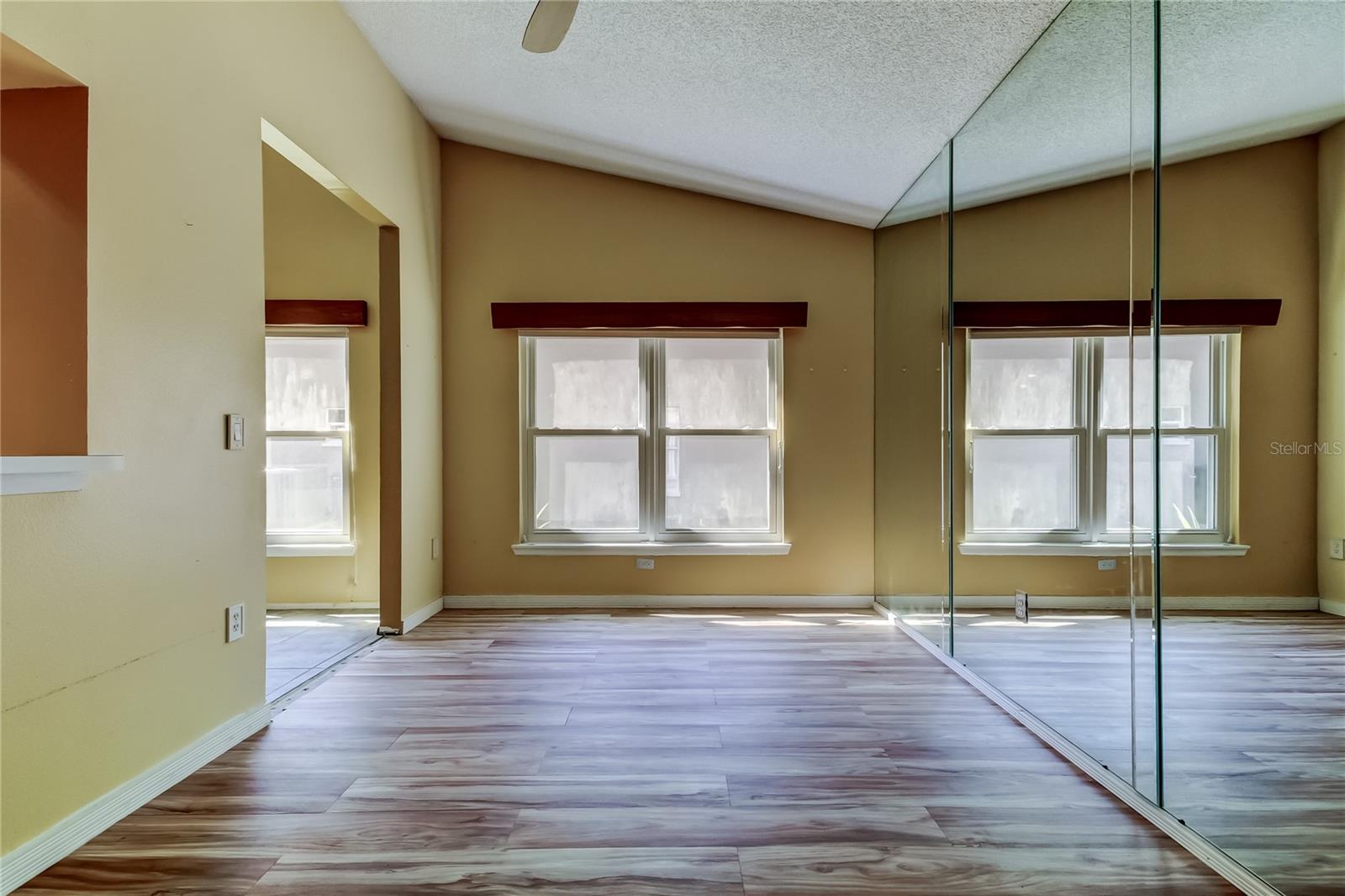 CREEKSIDE - Residential