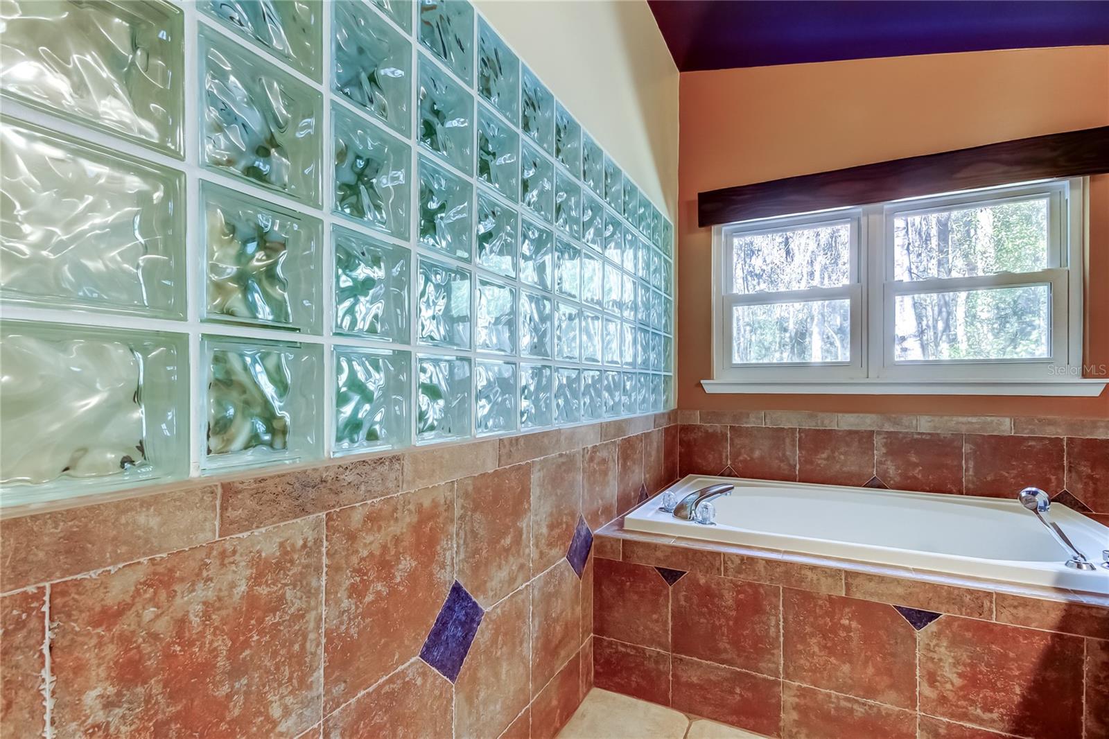 CREEKSIDE - Residential