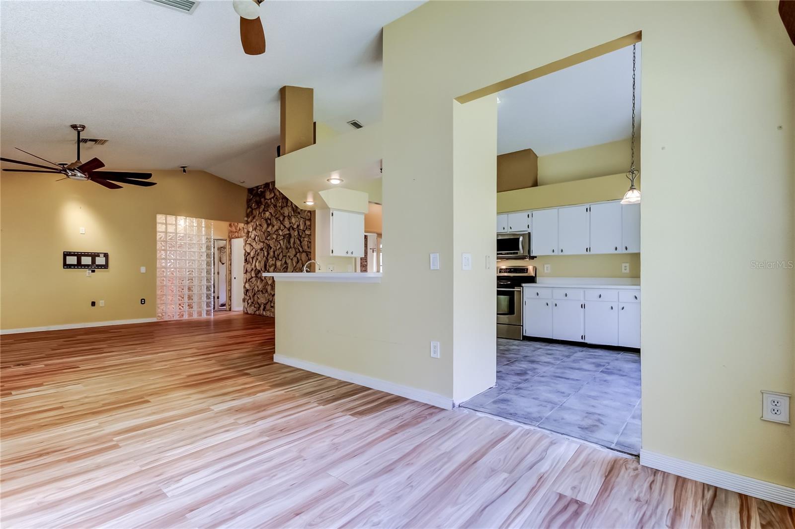 CREEKSIDE - Residential