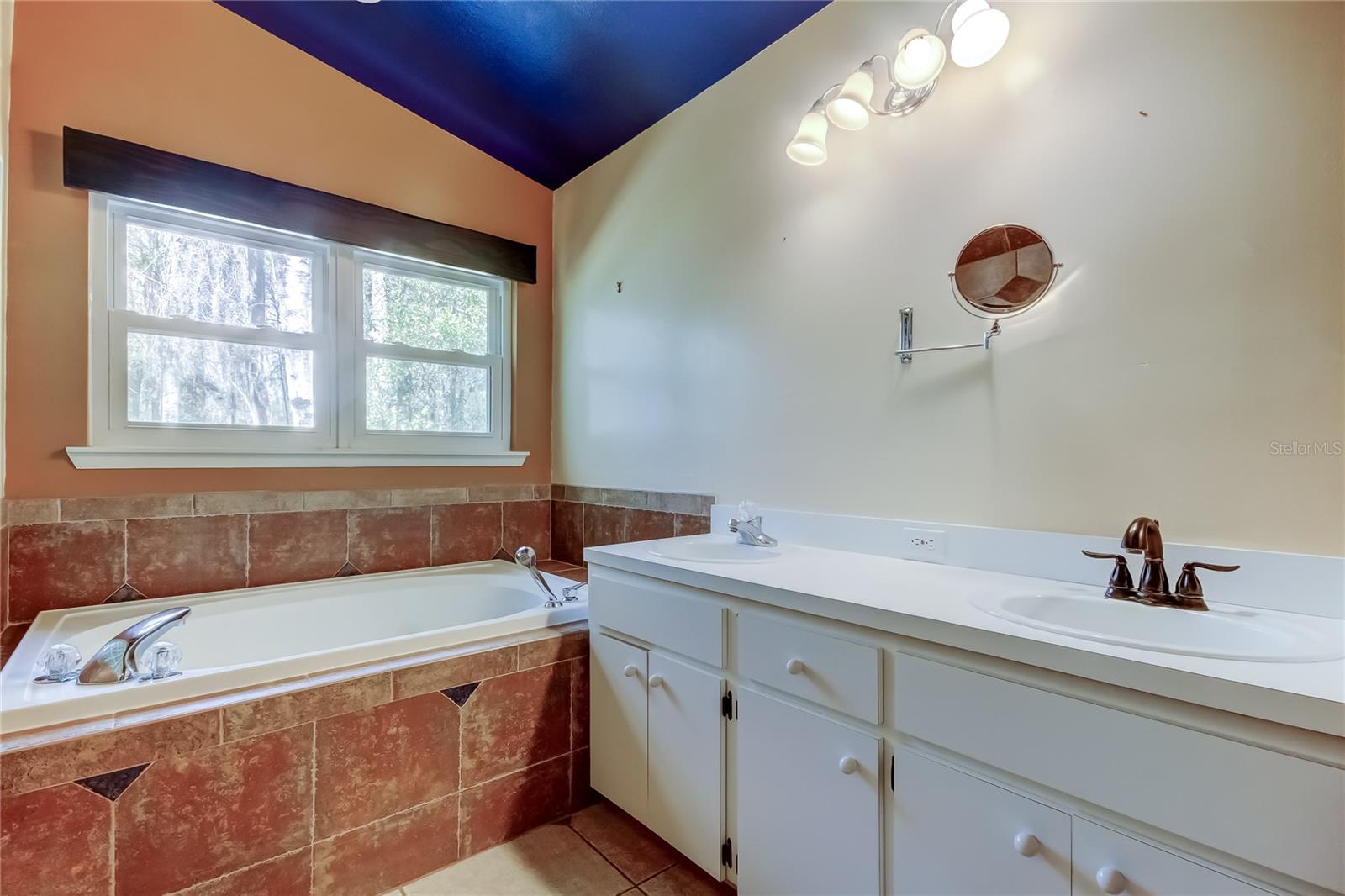 CREEKSIDE - Residential