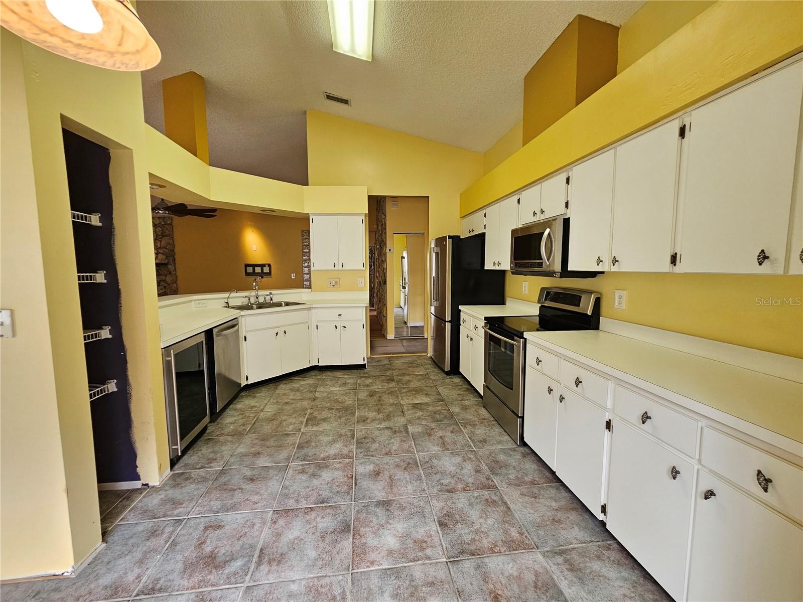 CREEKSIDE - Residential