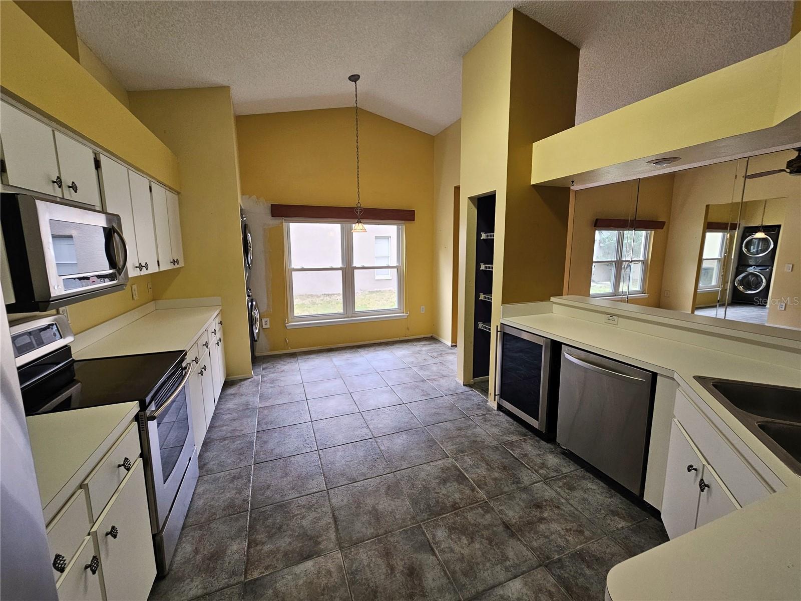 CREEKSIDE - Residential