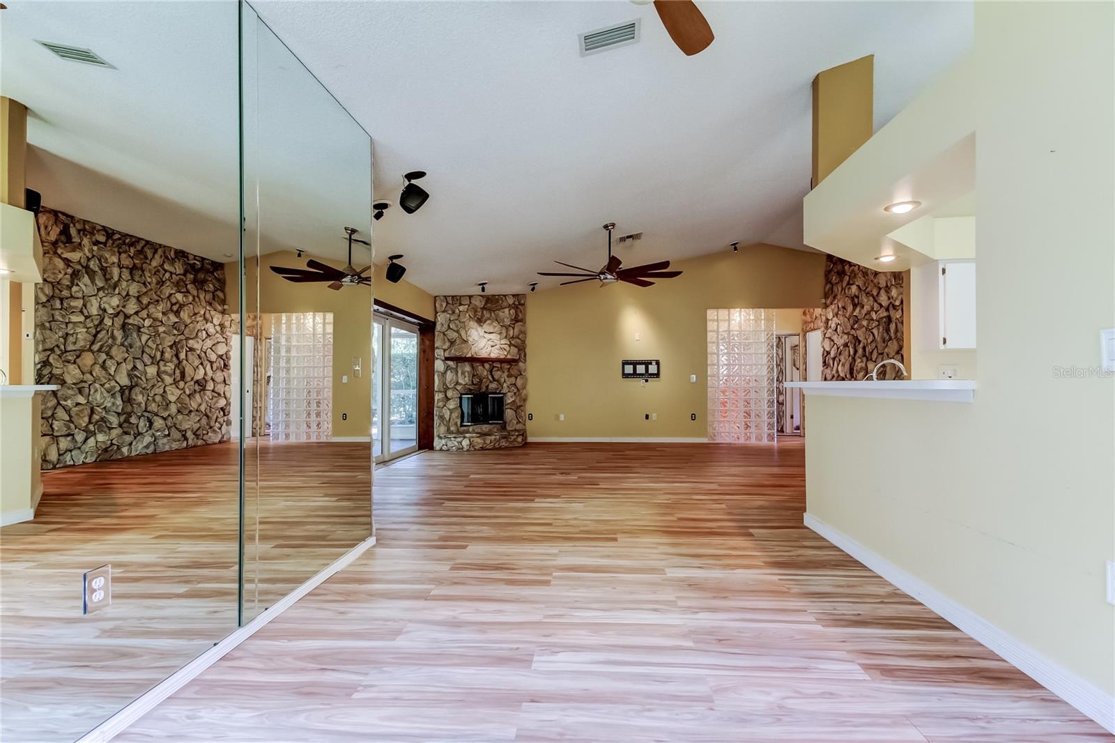 CREEKSIDE - Residential